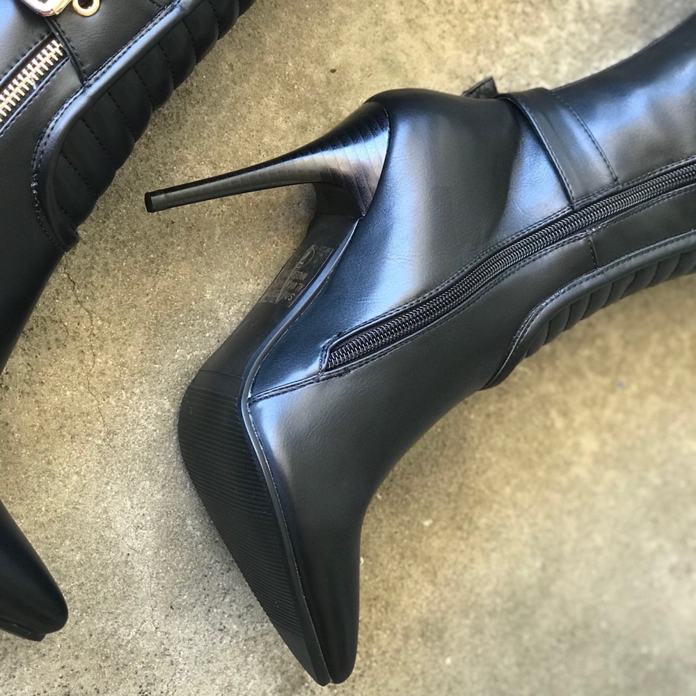 Italiana Sexy Black and Gold Heeled Moto Boot - Picture 7 of 8